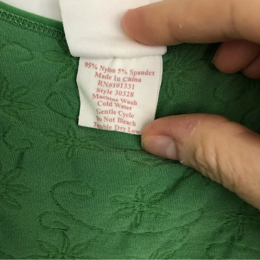 NWOT beautiful green 🌱 💚 Blu Chic Top - Picture 2 of 4